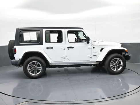 Used 2022 Jeep Wrangler Unlimited Sahara image 7