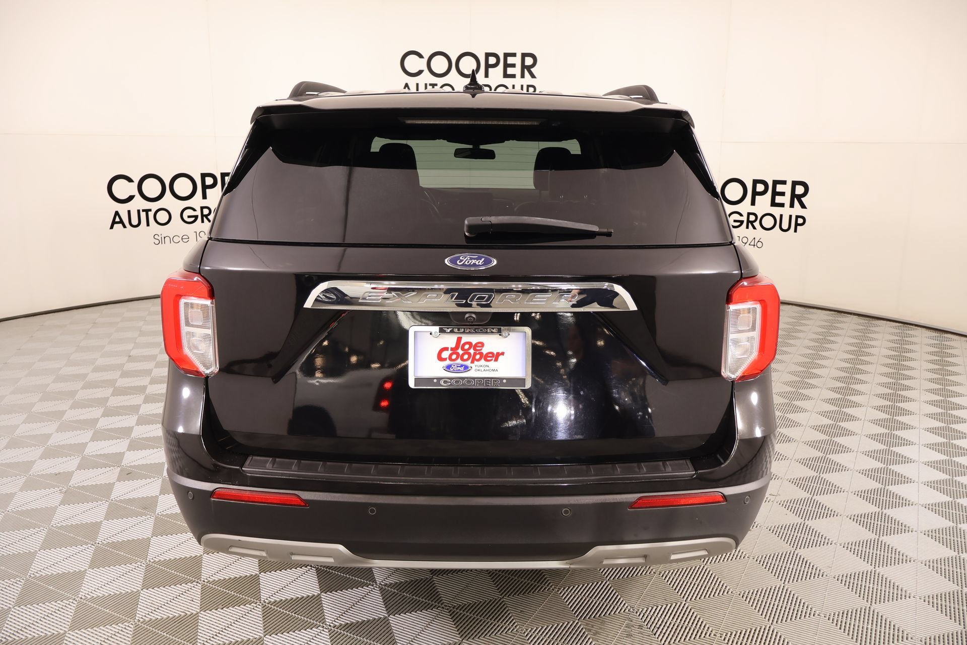Used 2020 Ford Explorer XLT w/ Equipment Group 202A AWD/4WD image 22