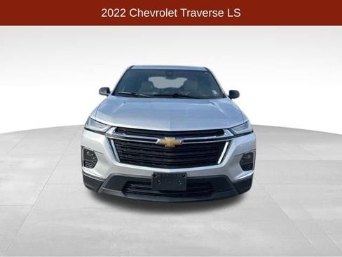 Used 2022 Chevrolet Traverse LS image 2