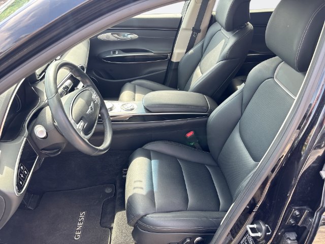 Used 2025 Genesis GV70 2.5T AWD/4WD image 11