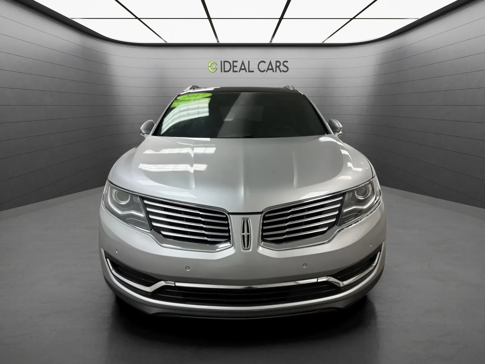 Used 2017 Lincoln MKX Reserve w/ Driver Assistance Package FWD image 2