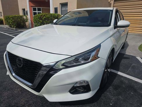 Used 2020 Nissan Altima 2.5 SL FWD image 2