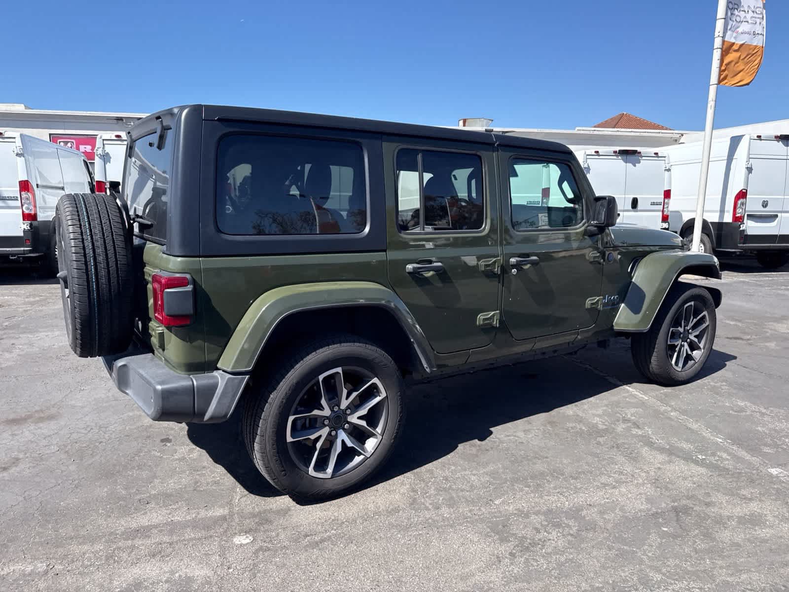 Used 2024 Jeep Wrangler Unlimited w/ Convenience Group AWD/4WD image 13