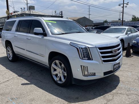 Used 2017 Cadillac Escalade ESV Premium Luxury RWD image 6