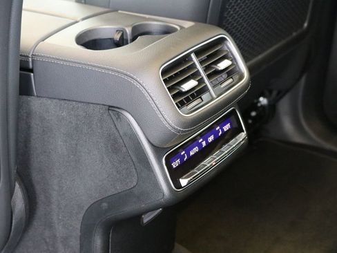Used 2025 Mercedes-Benz GLS 450 4MATIC image 28