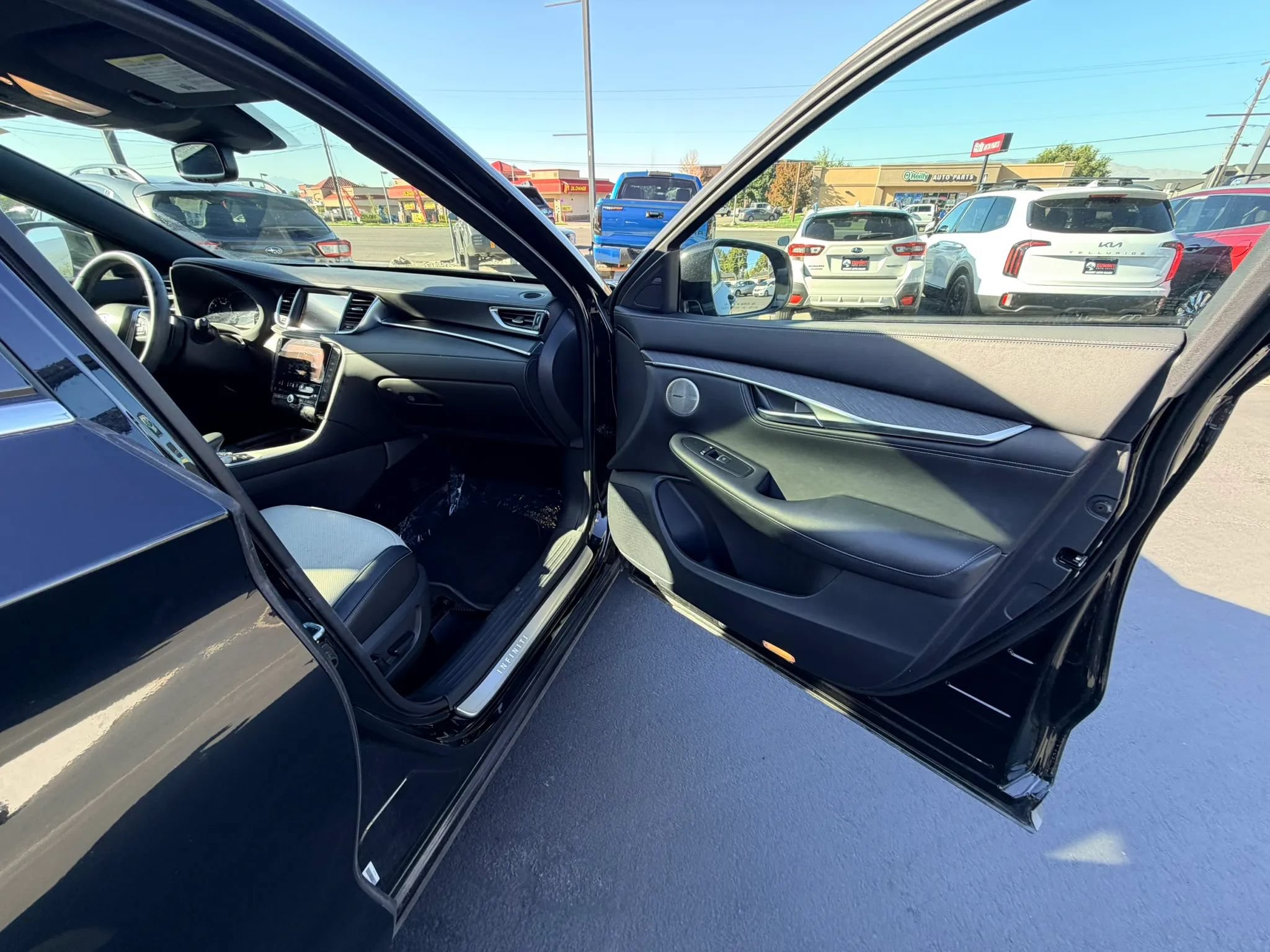 Used 2023 INFINITI QX55 Sensory w/ Lighting Package AWD/4WD image 23