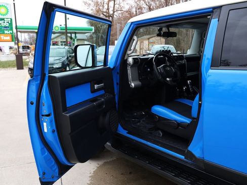 Used 2007 Toyota FJ Cruiser 4WD image 9