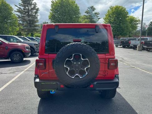 Used 2022 Jeep Wrangler Unlimited Rubicon 4xe AWD/4WD image 4