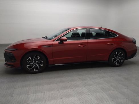 Used 2025 Hyundai Sonata SEL FWD image 2