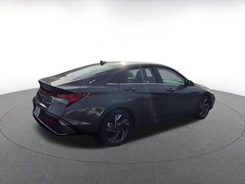 Used 2025 Hyundai Elantra Limited image 15