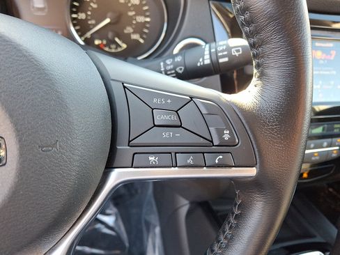 Used 2018 Nissan Rogue SV w/ Premium Package image 22