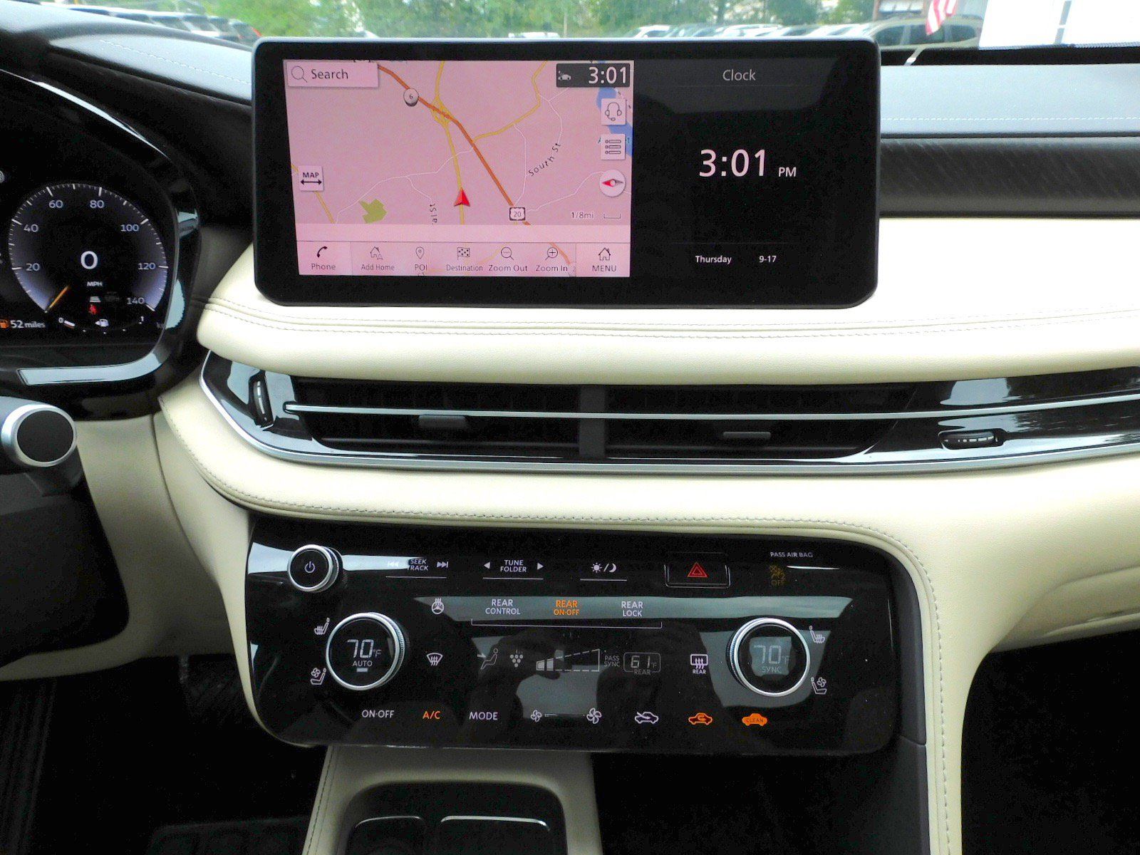 Used 2023 INFINITI QX60 Sensory AWD/4WD image 11
