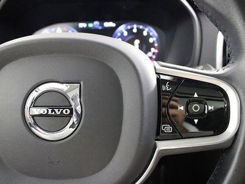 Used 2021 Volvo XC90 T6 Momentum w/ Protection Package Premier image 28