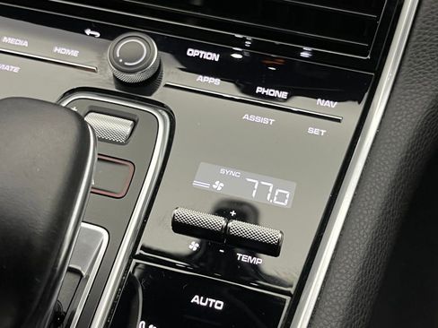 Used 2023 Porsche Panamera image 20