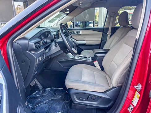 Used 2022 Ford Explorer XLT image 20