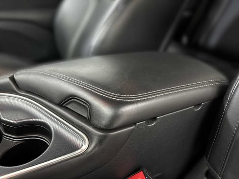 Used 2015 Dodge Challenger R/T Plus RWD image 22