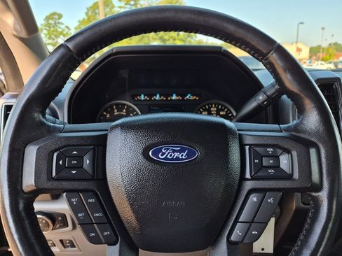 Used 2018 Ford F150 XLT w/ Equipment Group 302A Luxury AWD/4WD image 18