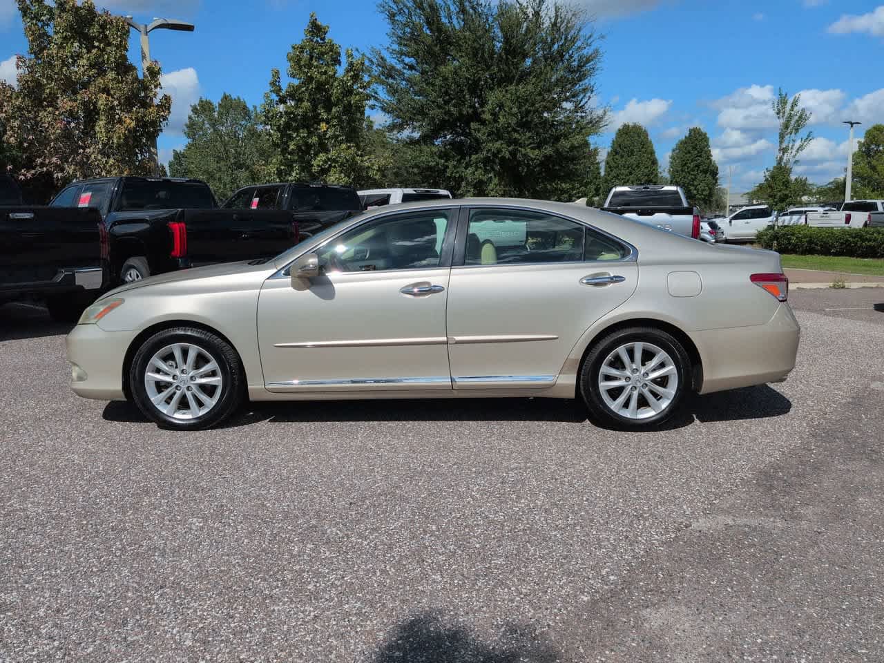 Used 2010 Lexus ES 350 w/ Preferred Accessory Package FWD image 3