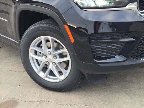 New 2025 Jeep Grand Cherokee Laredo w/ Luxury Tech Group I image 3