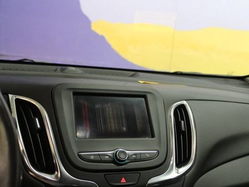 Used 2021 Chevrolet Equinox LT FWD image 19