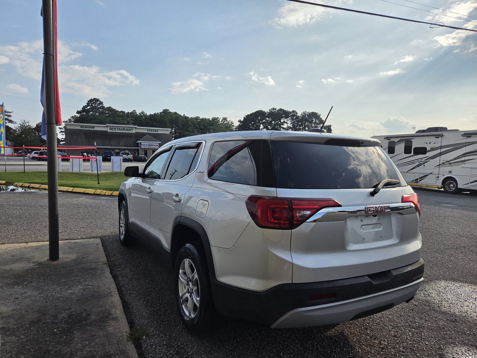 Used 2018 GMC Acadia SLE w/ LPO, Floor Liner Package FWD image 7