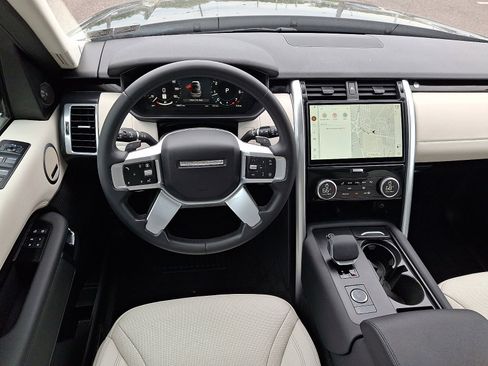 Used 2025 Land Rover Discovery S AWD/4WD image 11