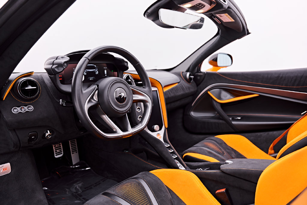 Used 2025 McLaren 750S Spider RWD image 2