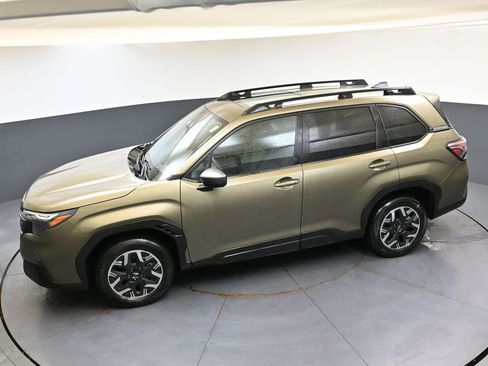 Used 2025 Subaru Forester Premium AWD/4WD image 47