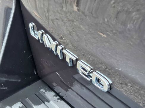 Used 2022 Ford Expedition Limited image 17