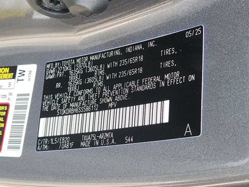 Used 2025 Toyota Highlander XLE AWD/4WD image 35
