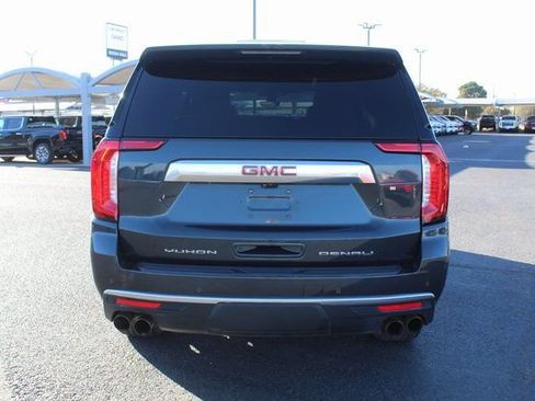 Used 2022 GMC Yukon XL Denali w/ Denali Premium Package image 4