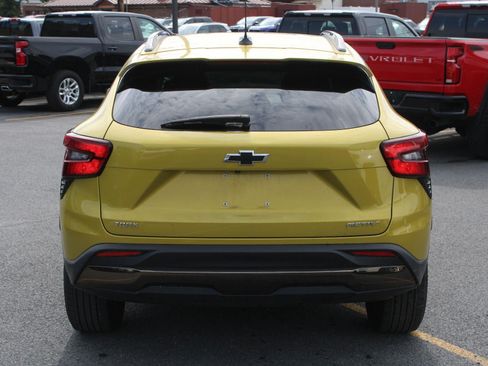 Used 2024 Chevrolet Trax ACTIV w/ Sunroof Package FWD image 6
