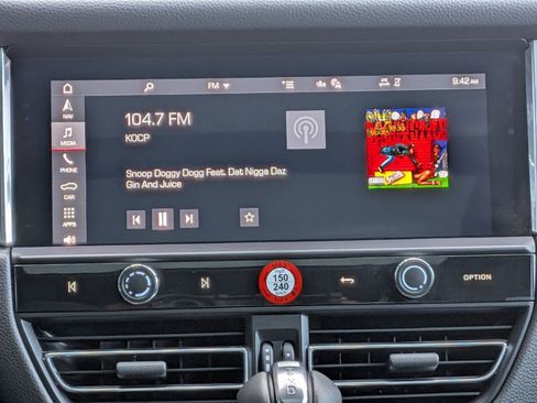 Certified 2025 Porsche Macan image 17