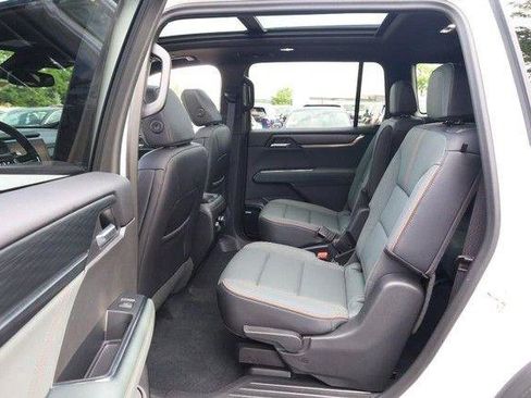 Used 2025 GMC Acadia AT4 AWD/4WD image 23