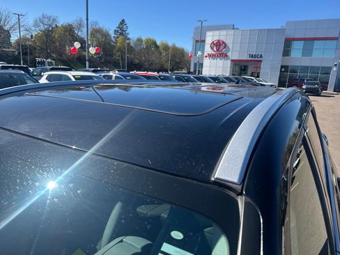 Used 2022 Toyota Highlander XLE AWD/4WD image 46