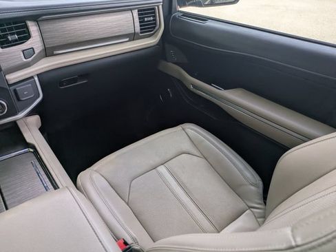 Used 2022 Ford Expedition Limited RWD image 21