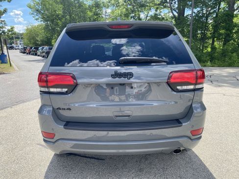 Used 2022 Jeep Grand Cherokee Laredo X AWD/4WD image 6