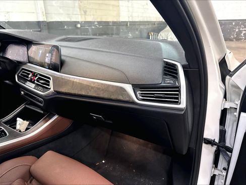 Used 2023 BMW X5 xDrive40i w/ Premium Package AWD/4WD image 18