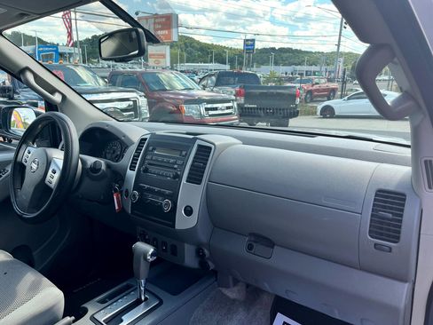 Used 2012 Nissan Frontier SV w/ SV Premium Utility Pkg image 17