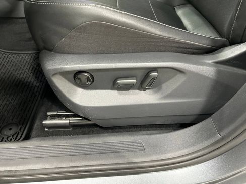 Used 2018 Volkswagen Tiguan S FWD image 12