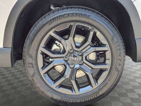 New 2025 Honda Pilot Touring image 9