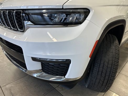 Used 2023 Jeep Grand Cherokee L Limited image 19