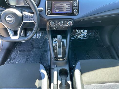 Used 2025 Nissan Versa SV image 40