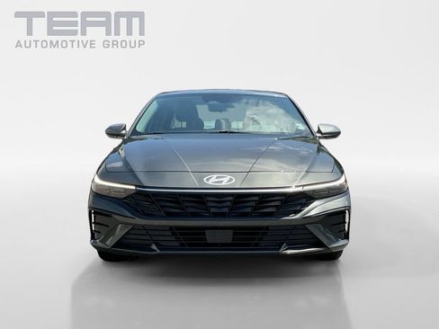 Used 2025 Hyundai Elantra SEL FWD image 2