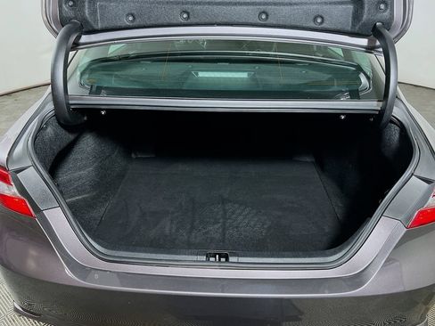Used 2019 Toyota Camry SE FWD image 22