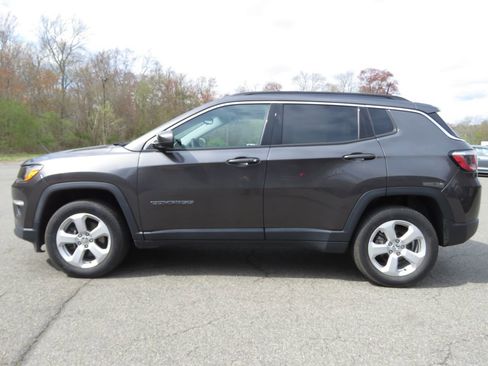 Used 2018 Jeep Compass Latitude w/ Cold Weather Group AWD/4WD image 8