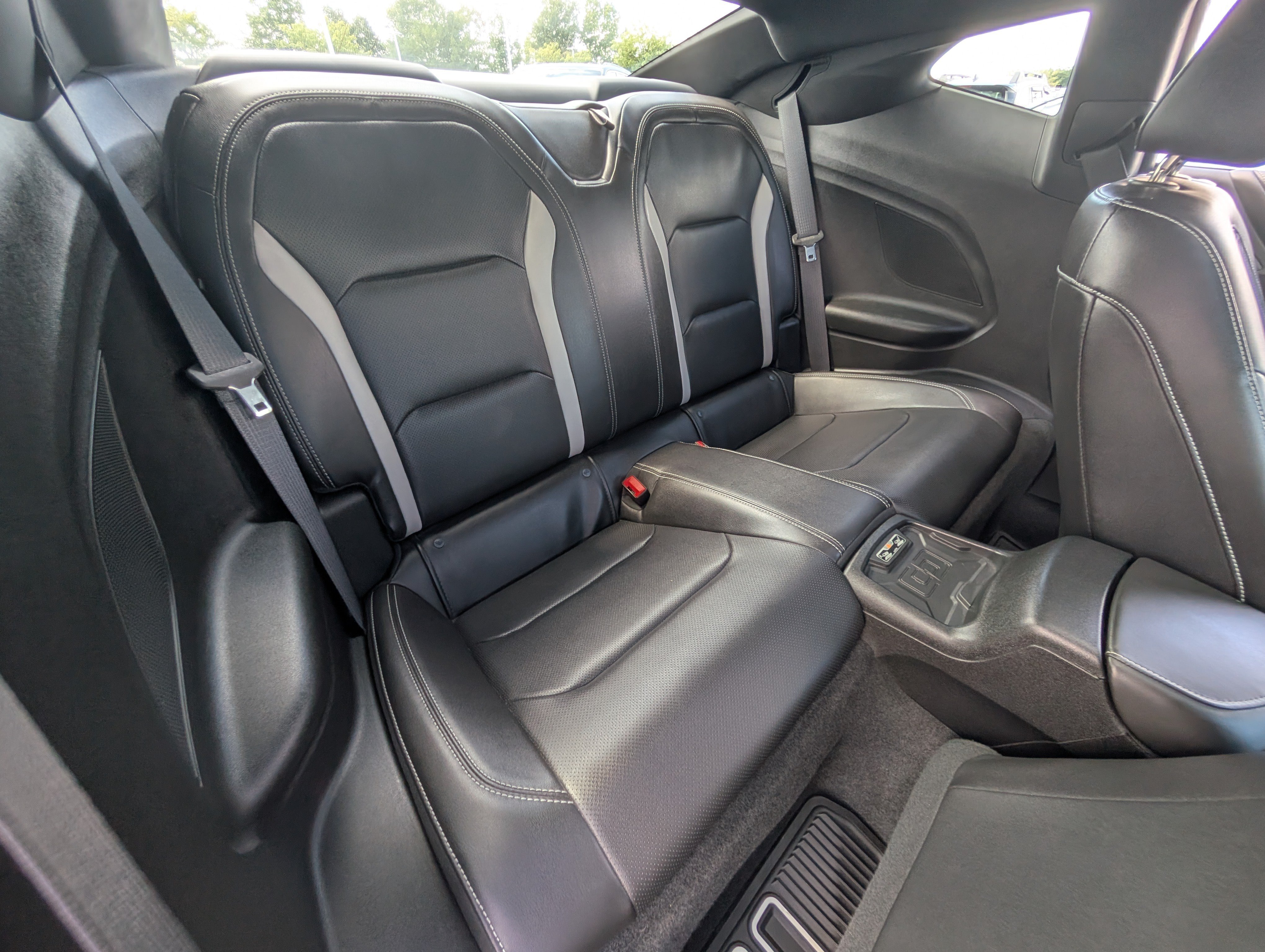 Used 2018 Chevrolet Camaro SS RWD image 13