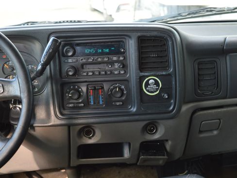 Used 2005 Chevrolet Tahoe LS image 34