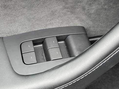 Used 2023 Tesla Model Y Long Range AWD/4WD image 11