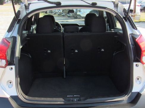 Used 2019 Nissan Kicks S FWD image 5